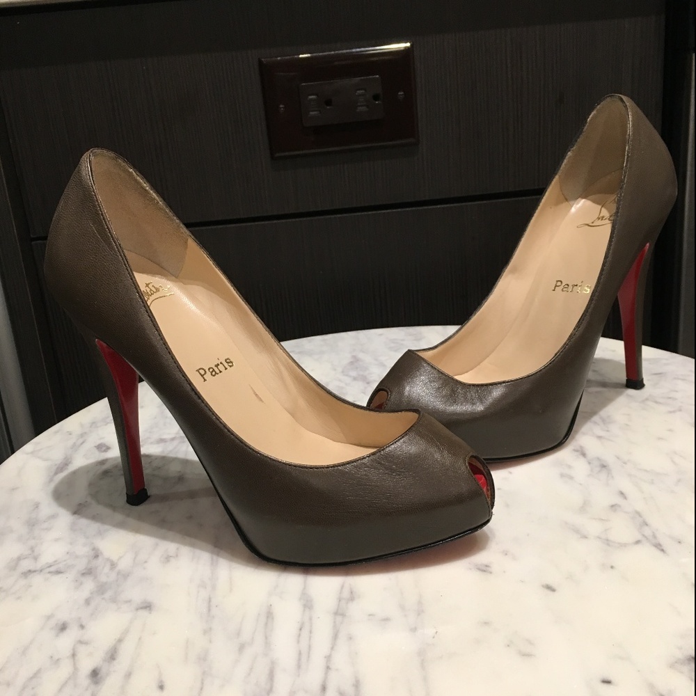 EUC Louboutin Minibout Brown 35.5